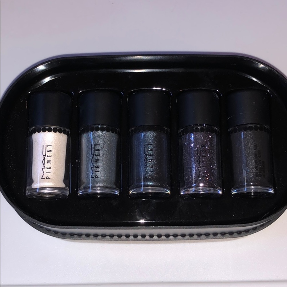 MAC Glitter Pigments